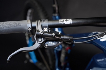 Haibike-MY22-Detail-Handlebar-AllMtn-CF-9-blue