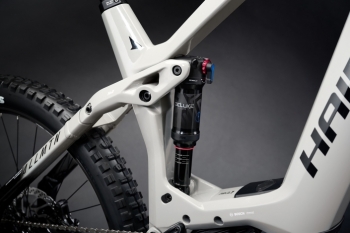 Haibike-MY22-Detail-Suspension-AllMtn-CF-9-grey