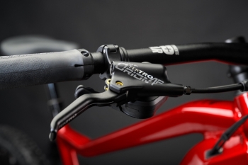 Haibike-MY22-Detail-Handlebar-AllTrail-5-29-red